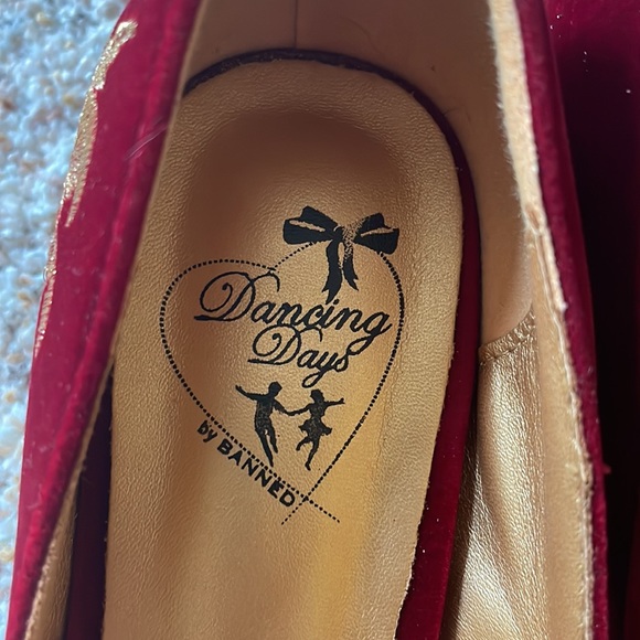 Red velvet and gold shoes - Picture 5 of 5